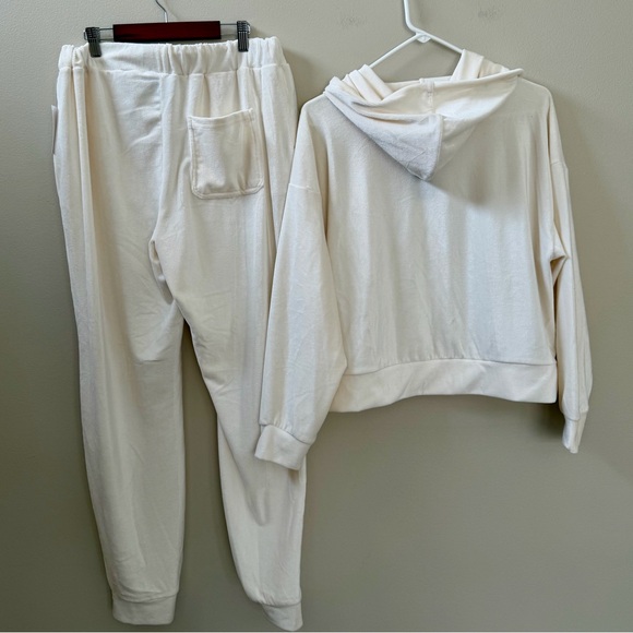 Cream Jogger and Hoodie Lounge Set, Sz M - Picture 9 of 12